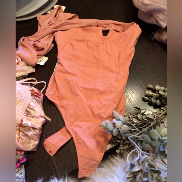 NEW! FP intimately coral LOLA bodysuit - Picture 2 of 7